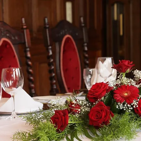 Schloss 4* Groß Plasten
